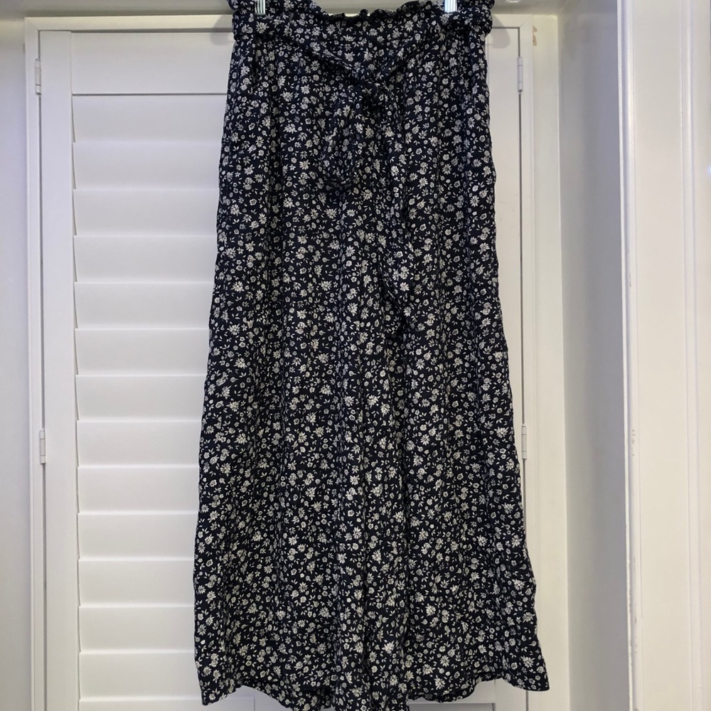 American Eagle flowy wide-leg pants w/ a tie